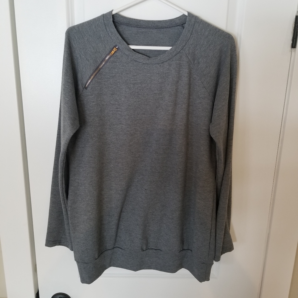 Grey sweatshirt
